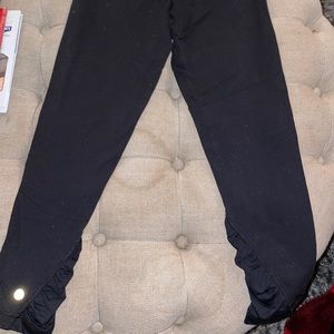 Lululemon Cropped Leggings - 6, Black
